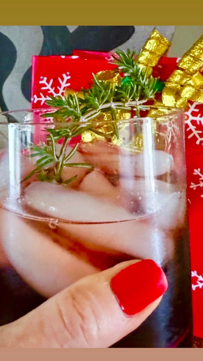 Merry Christmas from all of us at Stanton Orchards! Cheers this morning with our celebratory fresh-scented rosemary-garnished Tart Cherry Concentrate (2 Tbs over 6 oz water +ice cubes). Cheers to all! Order here: stantonorchards.com 
#christmas #tartcherryconcentrate #tart