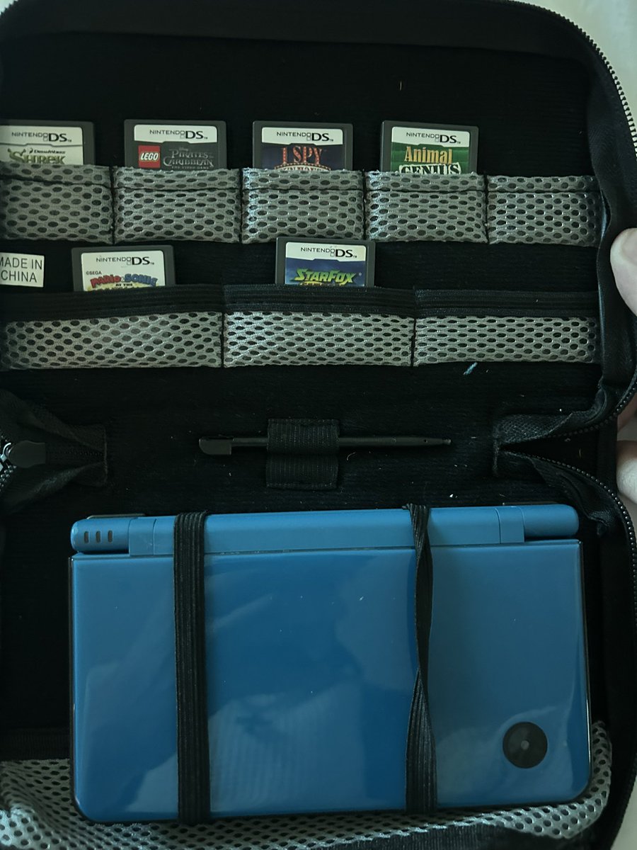 imfelipe_mp3's tweet image. my mom found my old ds and regifted it to me 😭 i love her