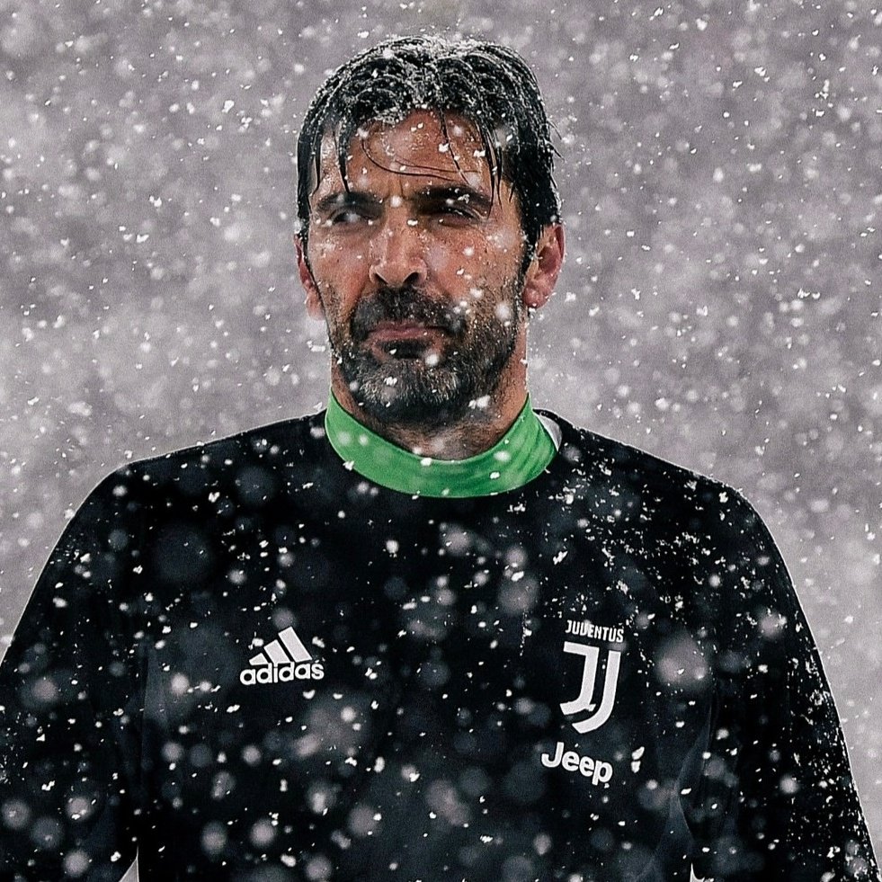 #صورة_ملف_شخصي_جديدة

أفاتار شتوي مع الأسطورة جانلويجي بوفون 😍