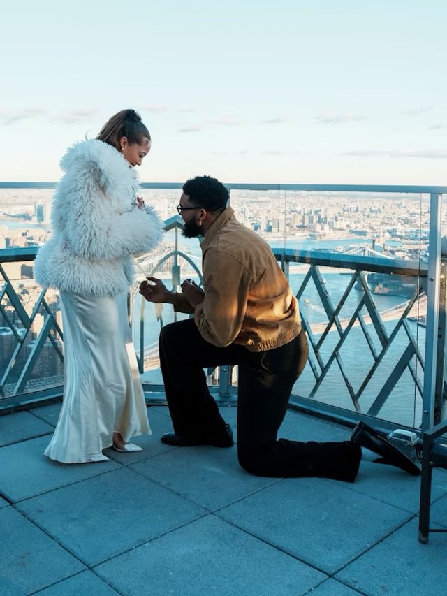 wavecheckers's tweet image. Karl Towns proposed to Jordyn Woods 💍