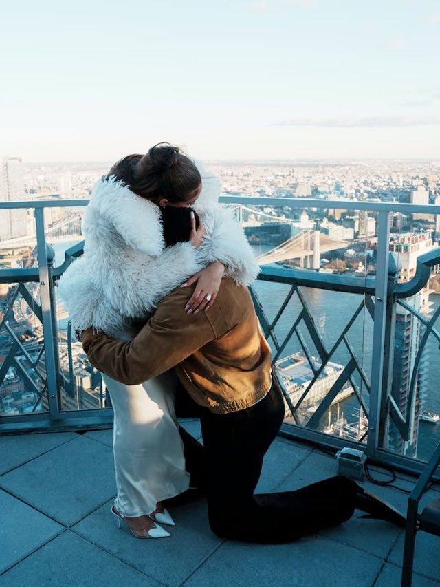 wavecheckers's tweet image. Karl Towns proposed to Jordyn Woods 💍