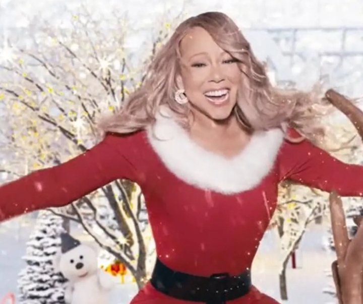 GMA_uy's tweet photo. Mariah Carey viendo cómo crece su fortuna cada vez que reproduces su canción navideña https://t.co/f5MJ8iFCdw