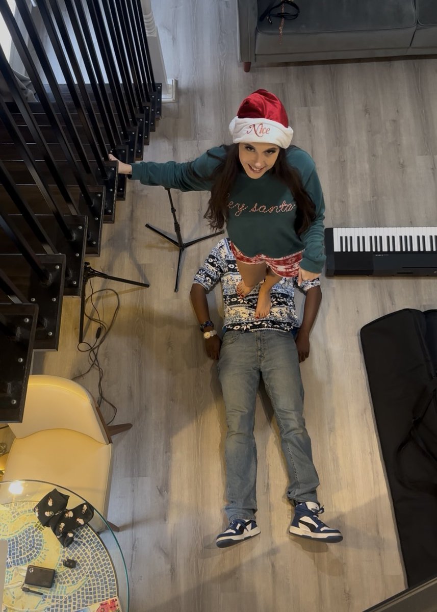 FootAlchemist's tweet image. Merry Christmas and Happy Holidays everyone! (Domme: @AvaRowen)