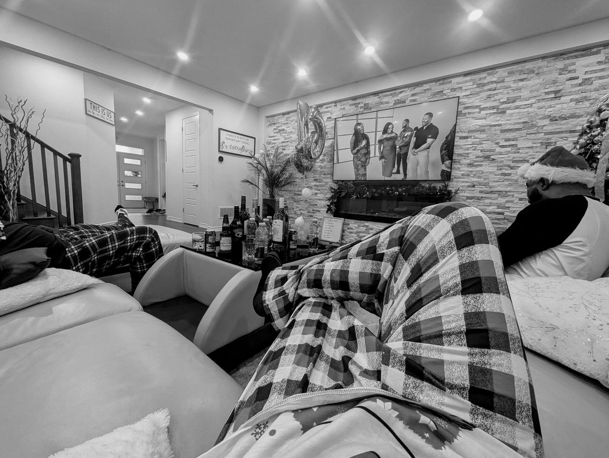 Men getting ready for the evening 💯