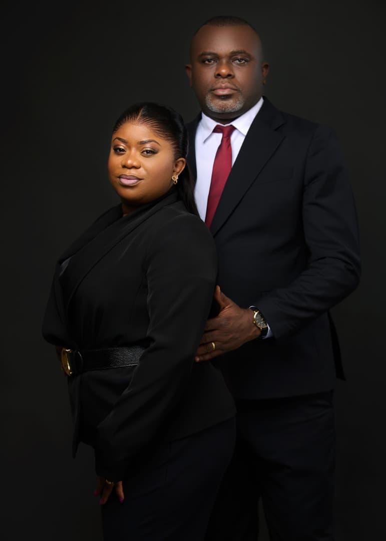 vbompemo1's tweet image. Joyeux Noël et Heureuse année 2026! Blanchard et moi vous souhaitons des fêtes remplies de lumières et de chaleur. Que 2026 soit une année decisive et de discipline pour des résultats transformateurs.
Recevez nos voeux de prospérité et de Grâce.
Vanessa et Blanchard MONGOMBA