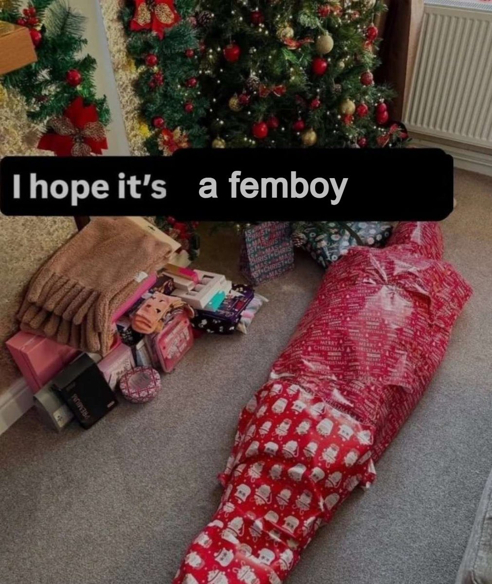 fuwafavt's tweet image. So many people wished for a cute boy under their tree this year