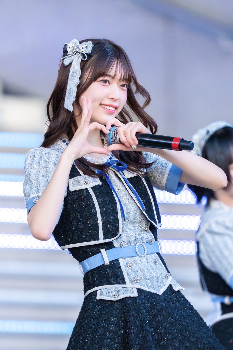 2025/12/17 高嶺のなでしこ 1stアルバム「見上げるたびに、恋をする