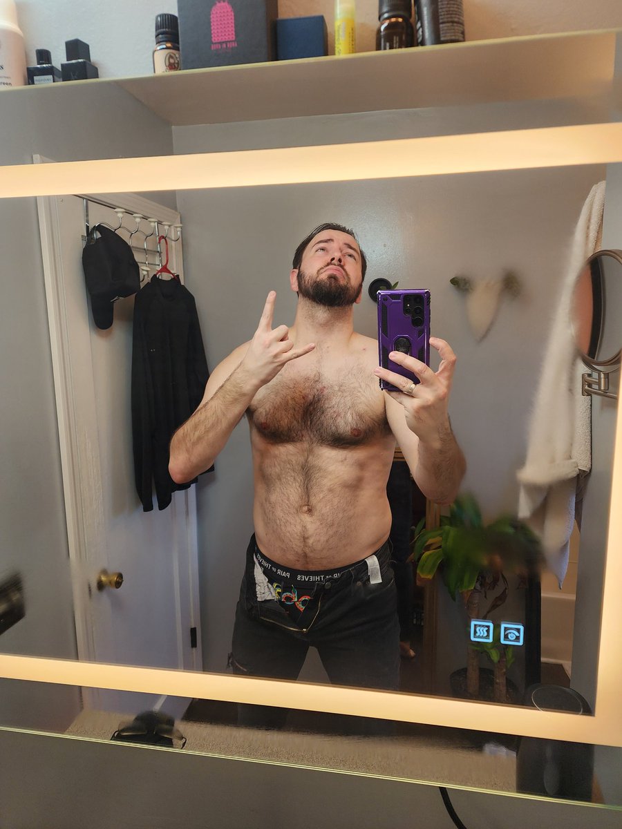 Wish me luck boys, for these jeans barely fit as it is &amp; the family is dragging me to an ALL you can eat Buffet! I'm about to set my fat boy that lives deep inside of me free, &amp; these jeans are not going to Survive! 🤘😜🎄🎁 

#MerryChristmas #StudPuppies