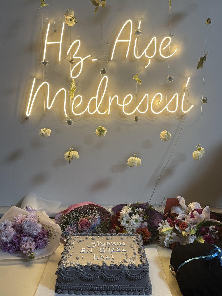 Bugün bir talebem daha çarşaf giydi elhamdülillah 🥹🤍