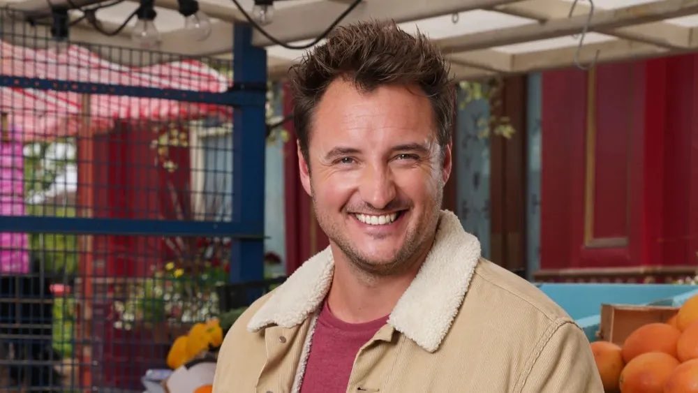 alexr_241's tweet image. Anthony joining these divas by dying in the Vic #EastEnders