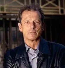 alexr_241's tweet image. Anthony joining these divas by dying in the Vic #EastEnders