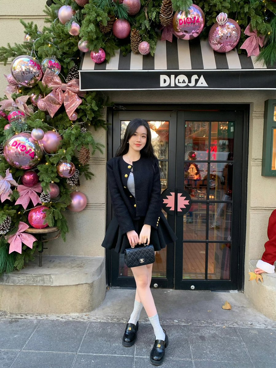 L63162298's tweet photo. 圣诞快乐🎄 https://t.co/0PZUsoXhpl