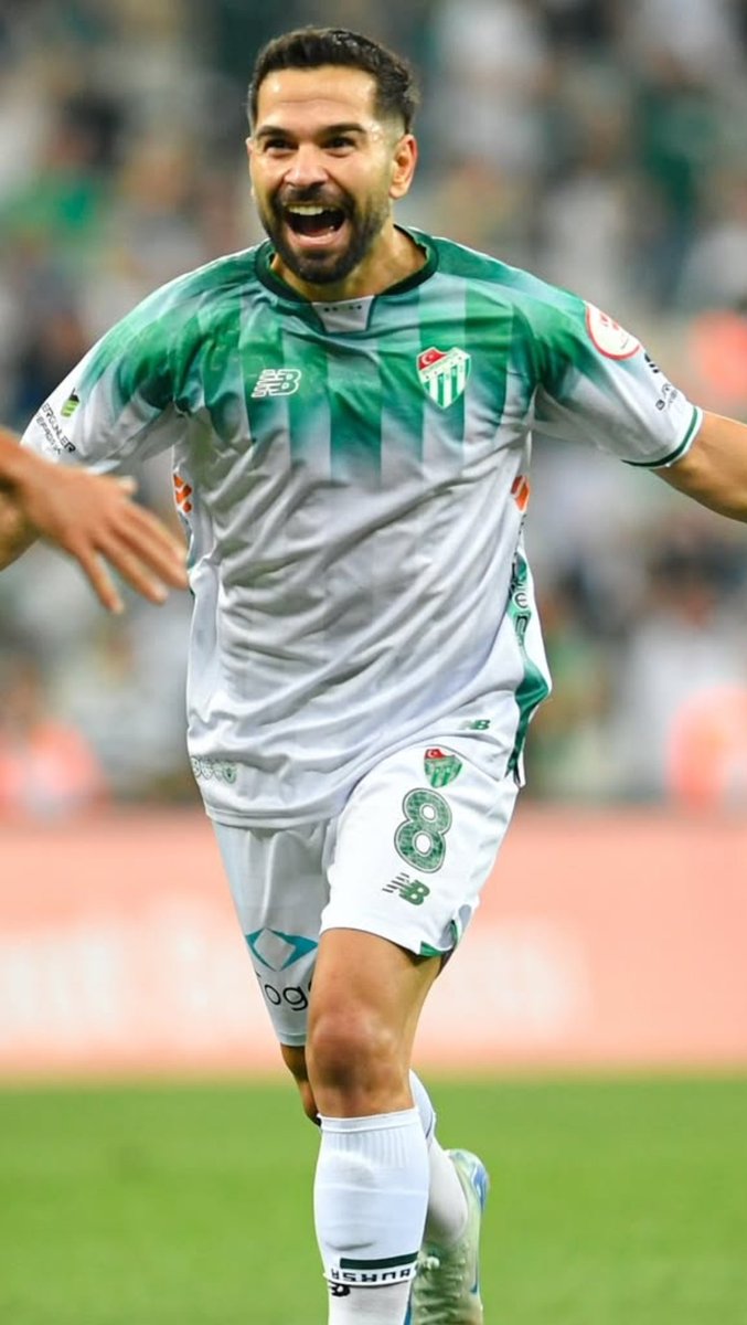 rcertac's tweet image. #DünyaFormaGünü
New Balance ile geçmişten bu yana tasarladığımız -bana göre- top 4 forma ile bugünü kutlayalım💚