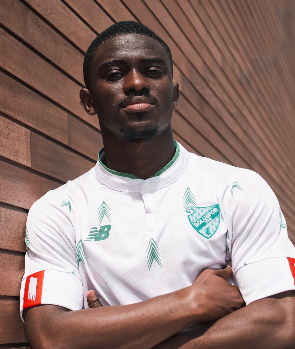 rcertac's tweet image. #DünyaFormaGünü
New Balance ile geçmişten bu yana tasarladığımız -bana göre- top 4 forma ile bugünü kutlayalım💚