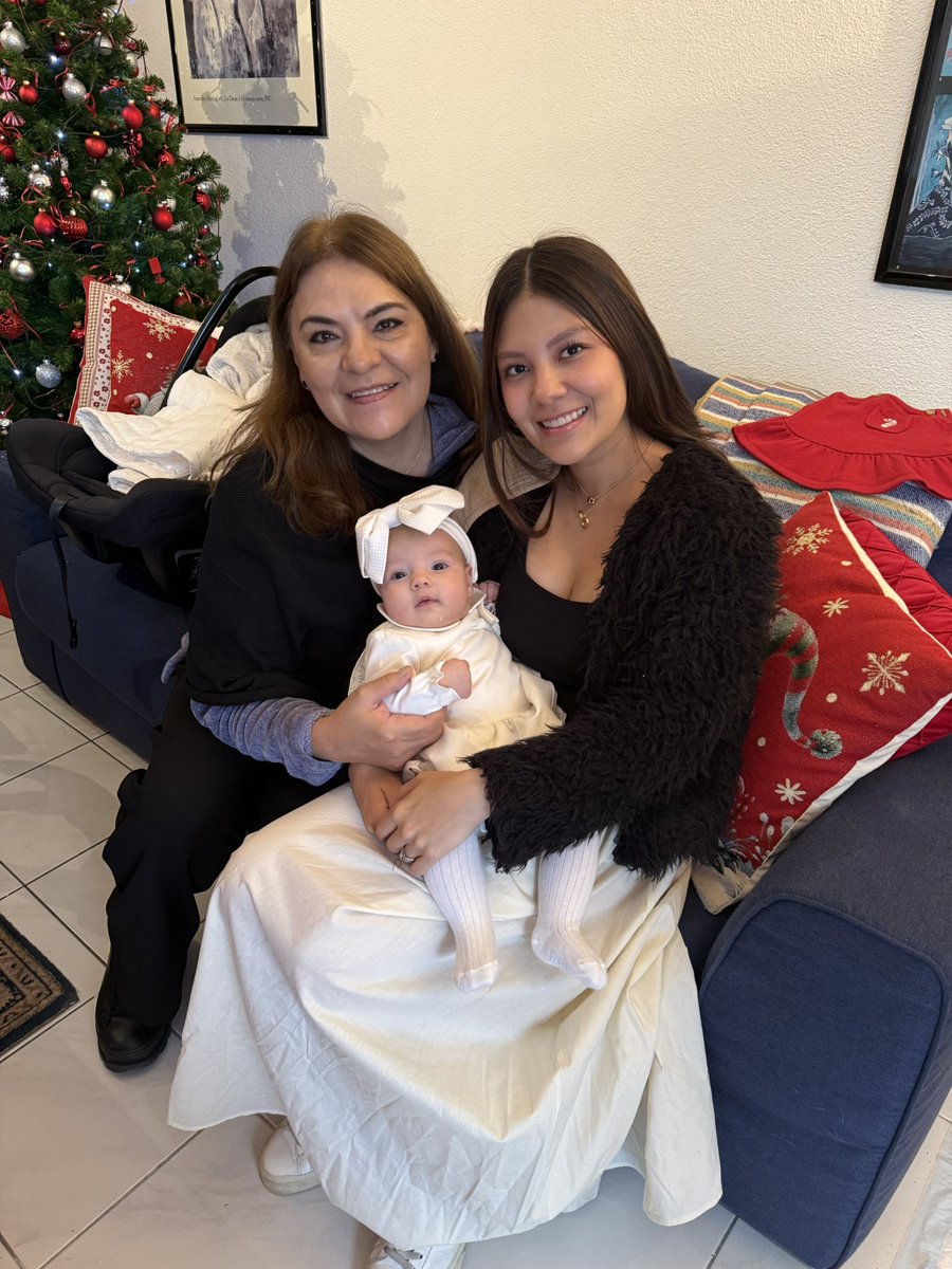 espinosa_cla's tweet photo. Con Andy y Benedetta ❤️
#Balerna 🇨🇭 https://t.co/J1Nhjq9zhT