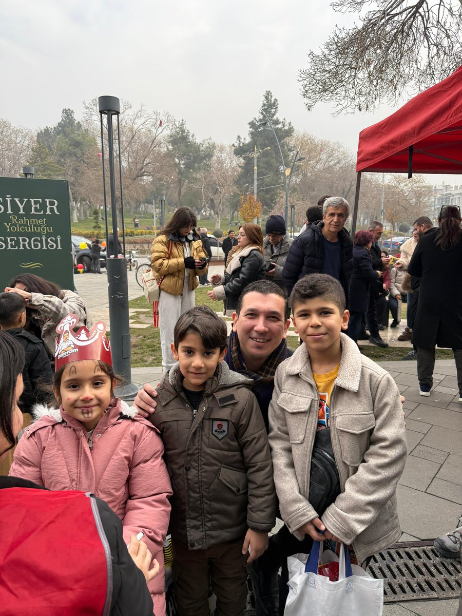 Mv. Sayın Barış Bektaş, Meram İlçe Bşk., Karatay İlçe Bşk. ,Gençlik ve Kadın Kollrmz. şivlilik etkinliğimizi gerçekleştirdik.

Geleneklerimizi yaşatmaya, çocuklarımızın sevincine ortak olmaya, onların eşit, adil ve umut dolu bir gelecekte büyümesi için çalışmaya devam edeceğiz.