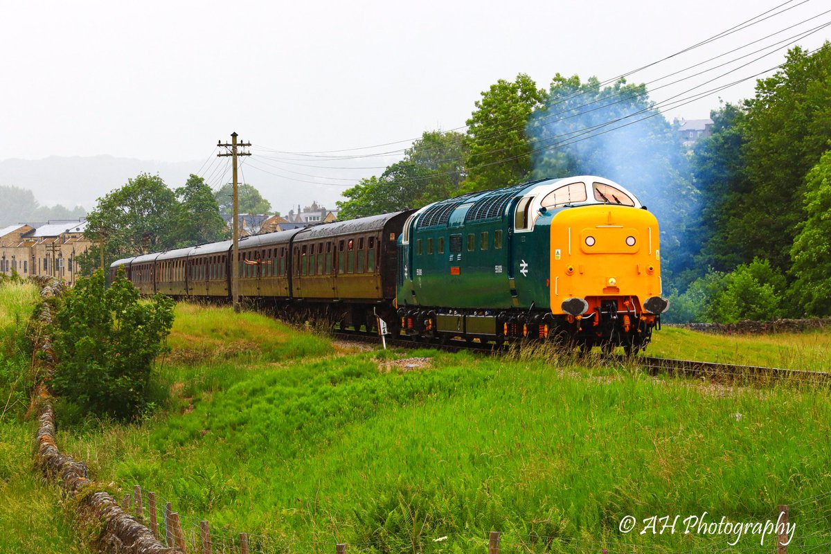 andrew_herny's tweet image. This time of year, for me, is always a chance to reflect back on the year gone!
One of the highlights was to see the @DelticPS 55009 'Alycidon' back in action again having not seen one for a while @WorthValley &amp;amp; @nymr Diesel Gala's!
#Deltic #KWVR #NYMR #DieselGala #Railway200