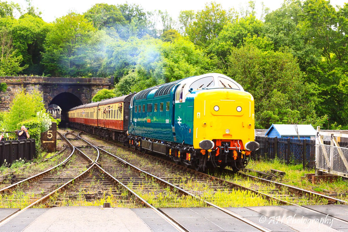 andrew_herny's tweet image. This time of year, for me, is always a chance to reflect back on the year gone!
One of the highlights was to see the @DelticPS 55009 'Alycidon' back in action again having not seen one for a while @WorthValley &amp;amp; @nymr Diesel Gala's!
#Deltic #KWVR #NYMR #DieselGala #Railway200