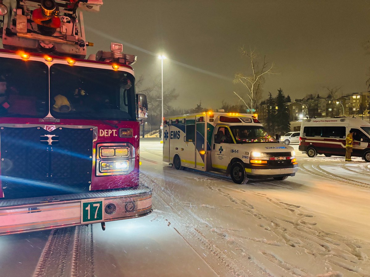 EHS_Alberta's tweet photo. EHS - Alberta, #yyc, were delighted to attend the annual @CalgaryPolice #albertachildrenshospital Lights of Hope parade along with the #CalgaryFireDepartment on Christmas Eve. https://t.co/VWCJYeWnci