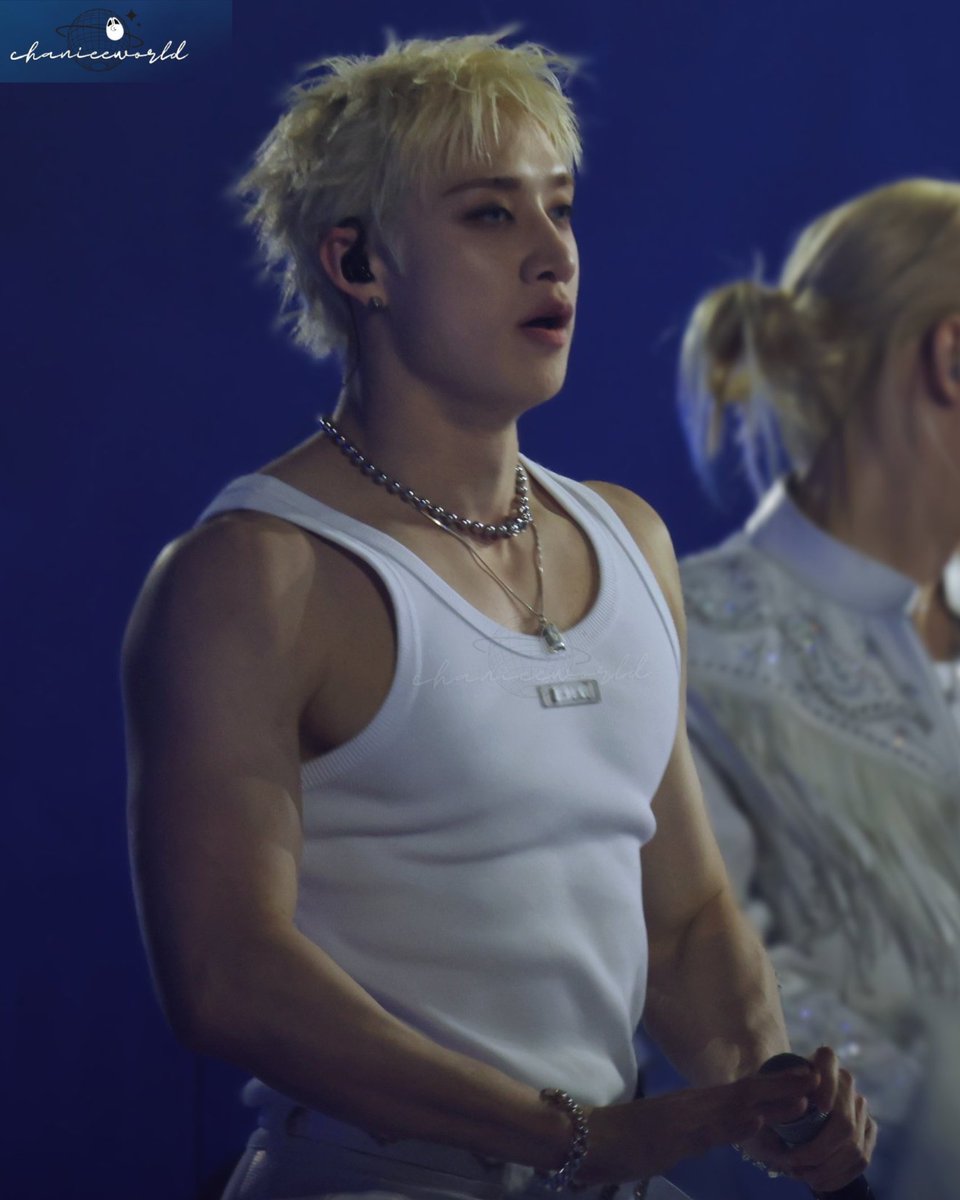 backsdoors's tweet image. BANG CHAN… THIS PICTURE IS INSANE