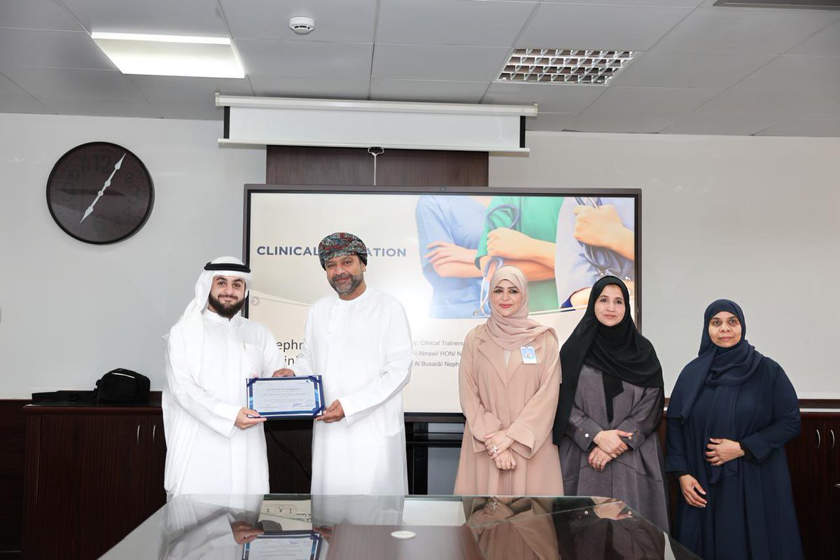 OCHS_HQ's tweet photo. نظّمت كلية عُمان للعلوم الصحية، بالتعاون مع المديرية العامة للخدمات الصحية، حفل تكريم للمتدربين من دولة الكويت، الذين أنهوا برنامجهم التدريبي في مؤسسات الرعاية الصحية التخصصية، واجتازوا بنجاح الجانبين النظري والإكلينيكي.

وأُقيم الحفل بحضور الدكتور فهد بن محمود الزدجالي عميد الكلية، وعدد من القيادات الصحية، والمشرفين، والمدربين.

#كلية_عُمان_للعلوم_الصحية
#دولة_الكويت