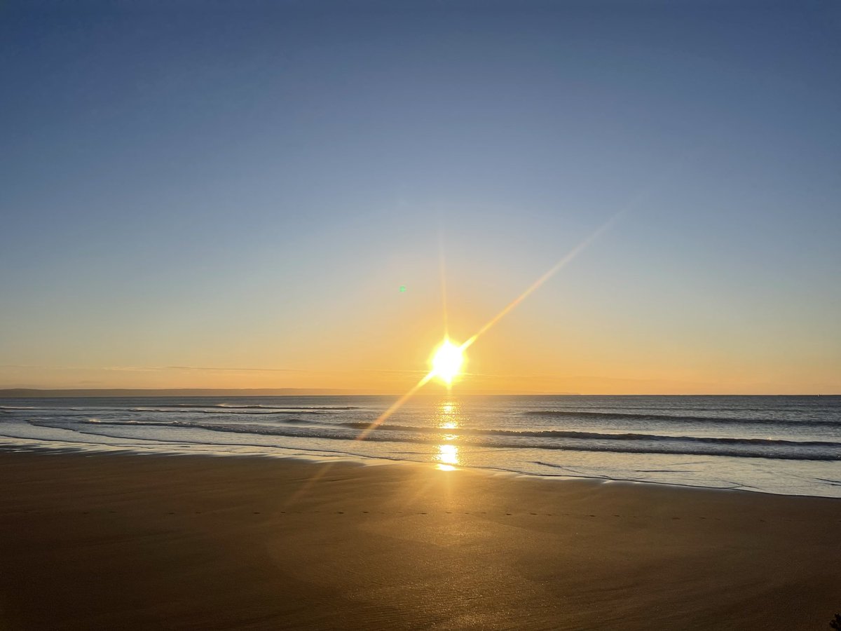 PaulBlight6's tweet image. Maximum Gusts in Central and Southern England and Wales - 68mph at Berry Head in Devon  . Afternoon walk at #croyde was simply stunning