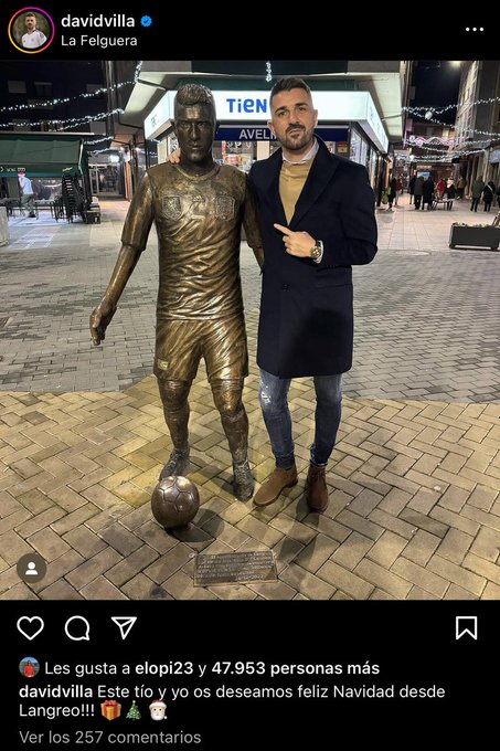 GravesenBlanco's tweet image. Este tío y yo os deseamos feliz Navidad