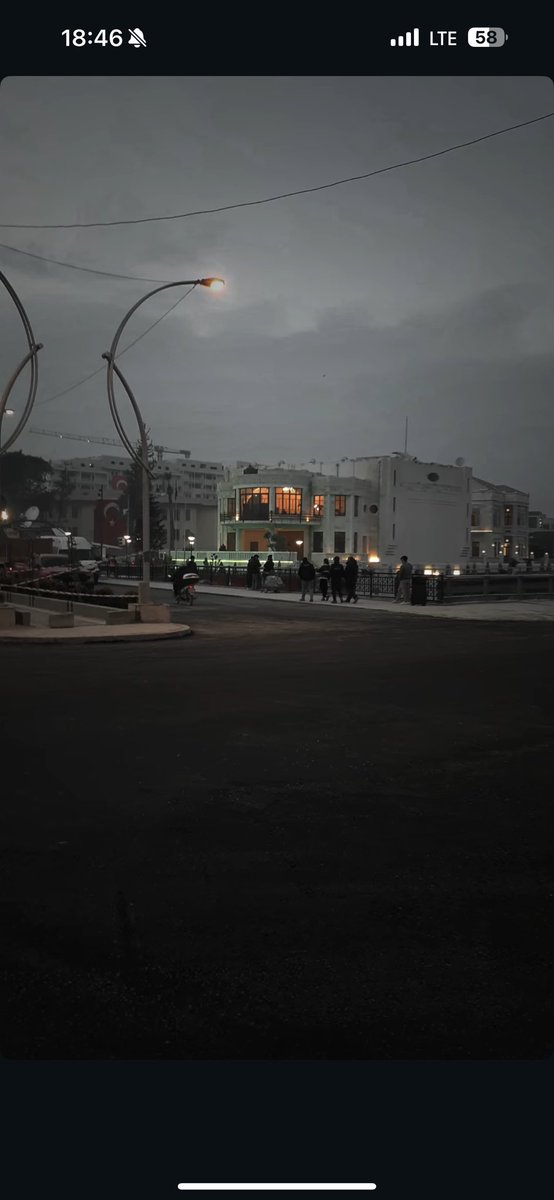 Hatay’da Aylarca,yıllarca yapılmayan yollar 2 günde yapıldı neden mi Cumhurbaşkanı arabası çukurlara düşmesin ,ayakları çamur olmasın toz bulutu oluşmasın diye…!