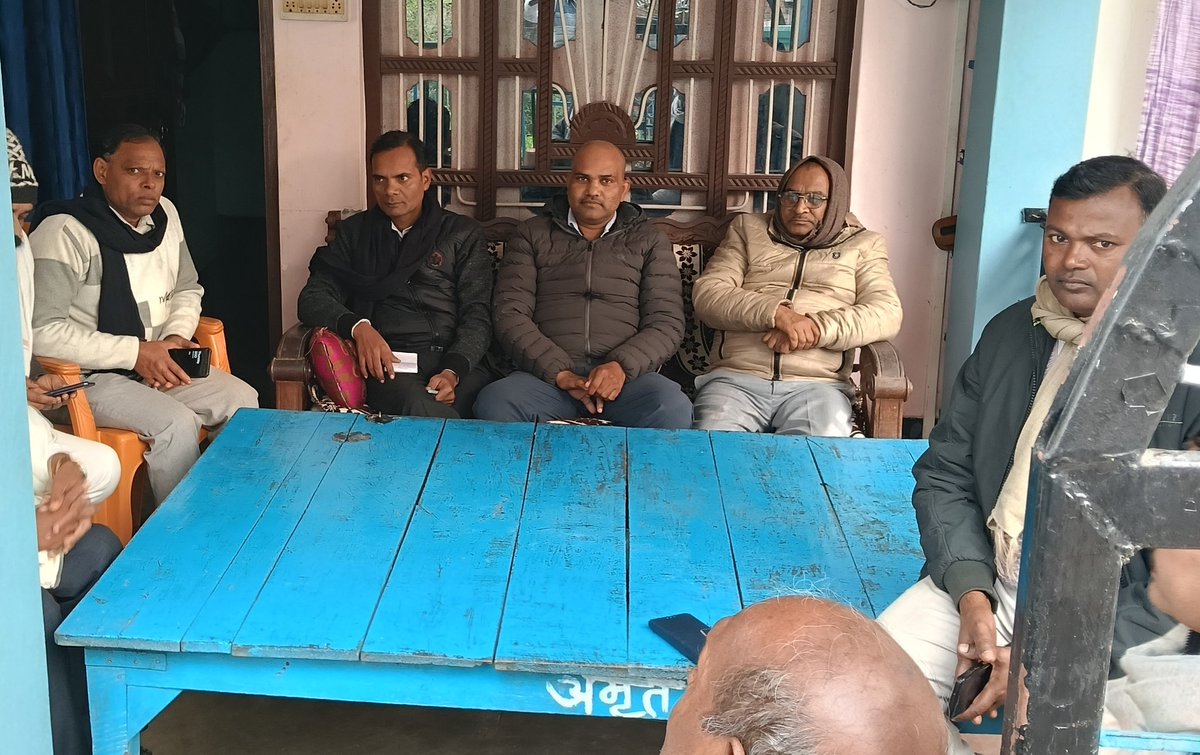 DeepakkumarAdv's tweet photo. आज 25-12-25 निजामाबाद विधानसभा आजमगढ़ के ग्राम रैसिंहपुर में बूथ संख्या 55 व 56 पर #SIR फार्मों की समीक्षा की। हमारा लक्ष्य: एक भी पात्र मतदाता न छूटे।
​साथ में 
एड.रामजन्म मौर्य 
एड.अभिषेक कुमार
एड.मनोज यादव सहित सेक्टर कमेटी उपस्थित 
-​दीपक कुमार एड 
मंडल प्रभारी बसपा आजमगढ़ https://t.co/5Gzx2m18SX