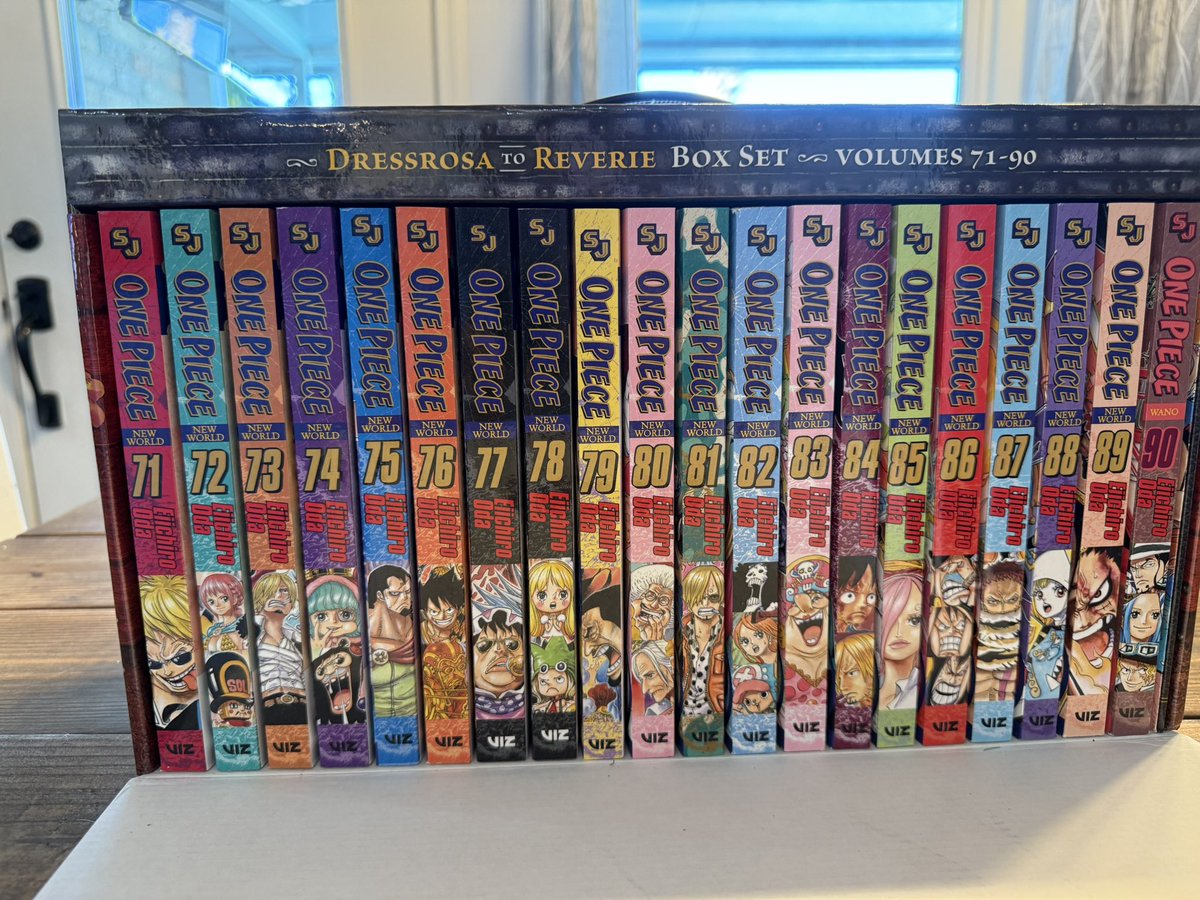 cloud_daze's tweet image. Merry Christmas🎄 
One step closer to owning the whole One Piece manga collection 🫡