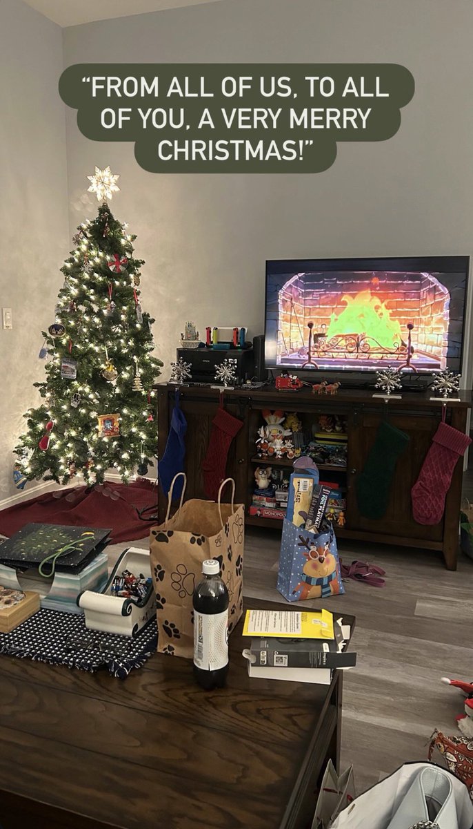 scherh97's tweet photo. If you saw the auto-correct… no, you didn’t.

Merry Christmas friends and family
-onto regular festivities now that the mess has been made and cleaned up (because I am a neat freak). https://t.co/myOrRtOUjg