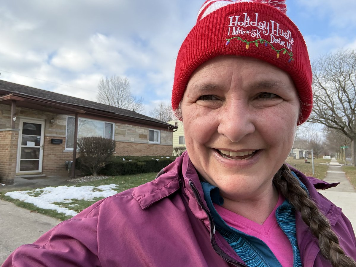 kle052789's tweet image. Gifted myself with a merry 5k this morning! #MerryChristmas2025 #optoutside #becauseican #runlansing #runmichigan
