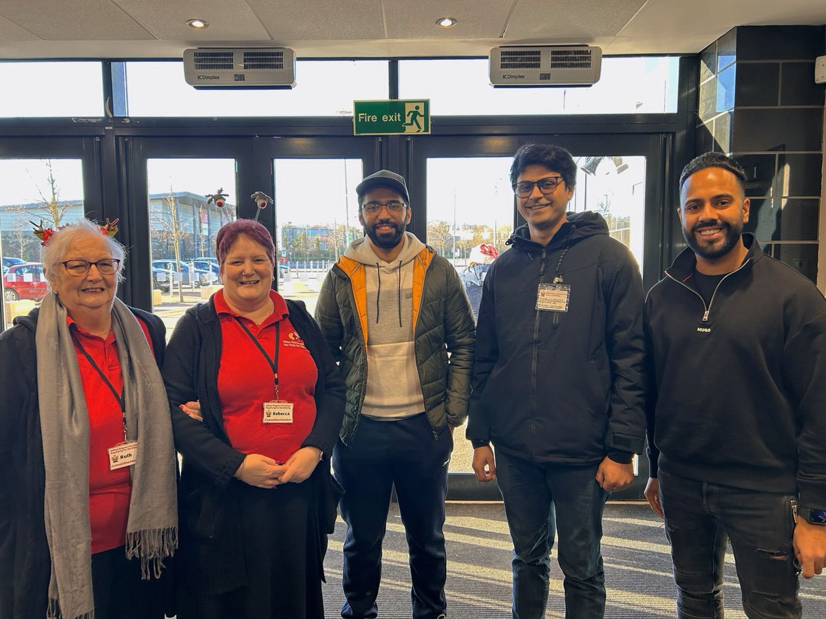 Members of our Milton Keynes Khuddam chapter supported a local charity Christmas event today, helping over 50 elderly guests with pick-ups and drop-offs across Milton Keynes, including those with no family support.

#ChristmasSupport #ServingMankind #Charity