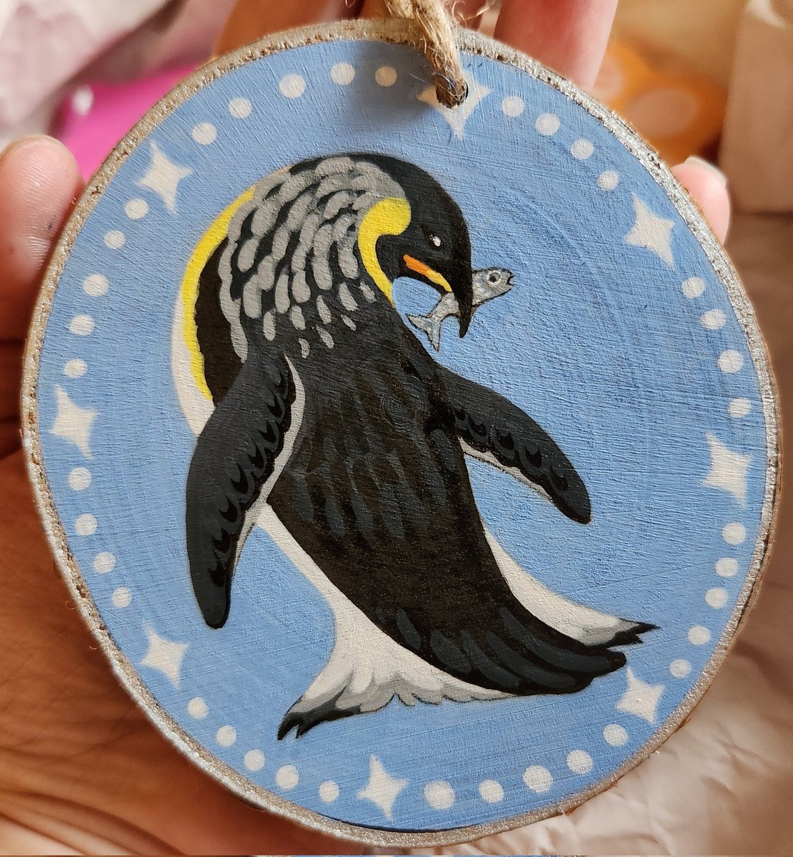 FatBotDraws's tweet photo. Christmas ornaments i painted!! 🐦🐧🕊🦉
#MerryChristmas https://t.co/GATi1T5stm