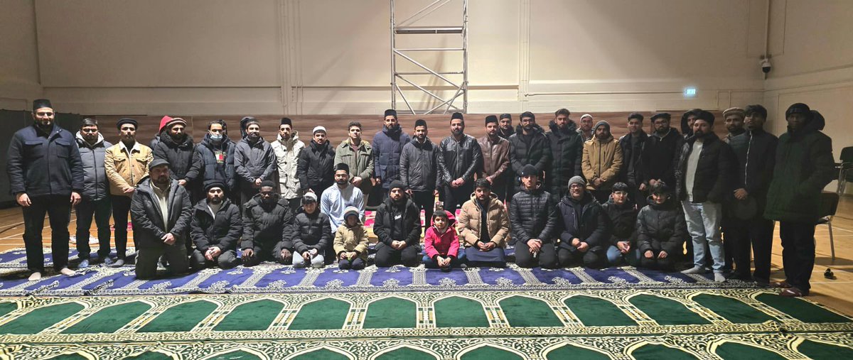 Alhamdulillah! Today, 62 Khuddam &amp; Atfal from Hertfordshire were blessed to offer Fajr Salat behind Huzoor (aba) in Islamabad. 

followed by a highly beneficial sitting with Sadr Majlis.
#Khilafat #Islamabad #OneLeader