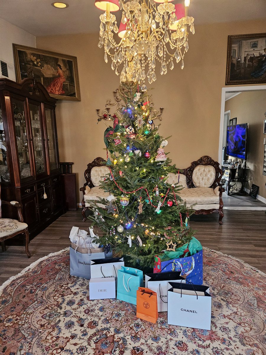 Merry Christmas 🎄 from our home to yours 💕