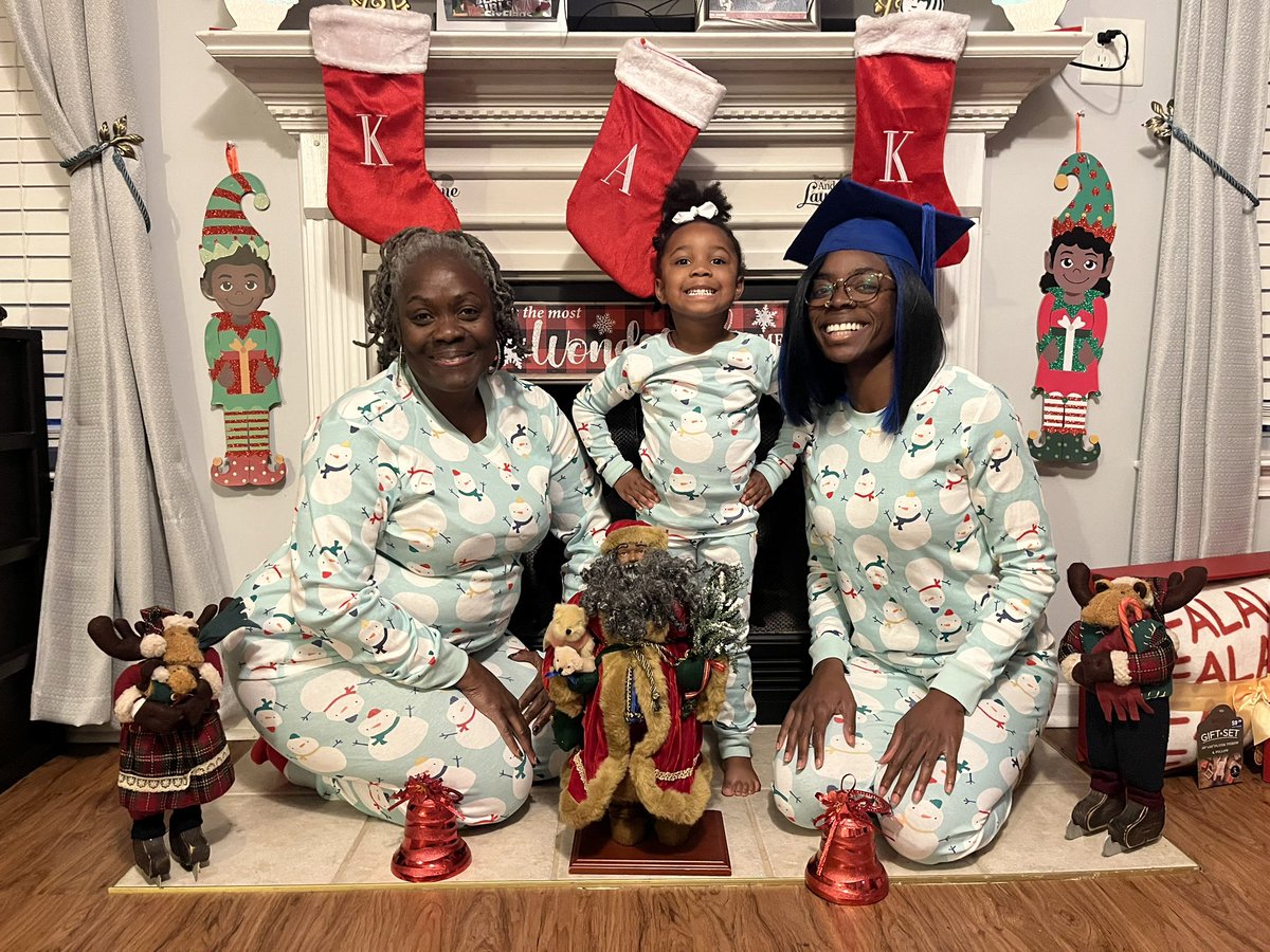 Merry Christmas from me and my 2 favorite girls to you and your family 
❤️🎄💚