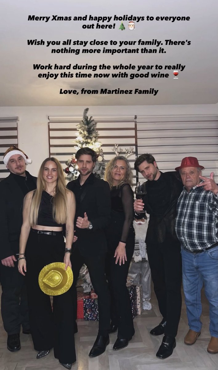 mtzdaily_'s tweet photo. Feliz navidad ❤️🎄

- Vía historias de Instagram de Rebeca y Emilio. https://t.co/pFv8eRLm5R