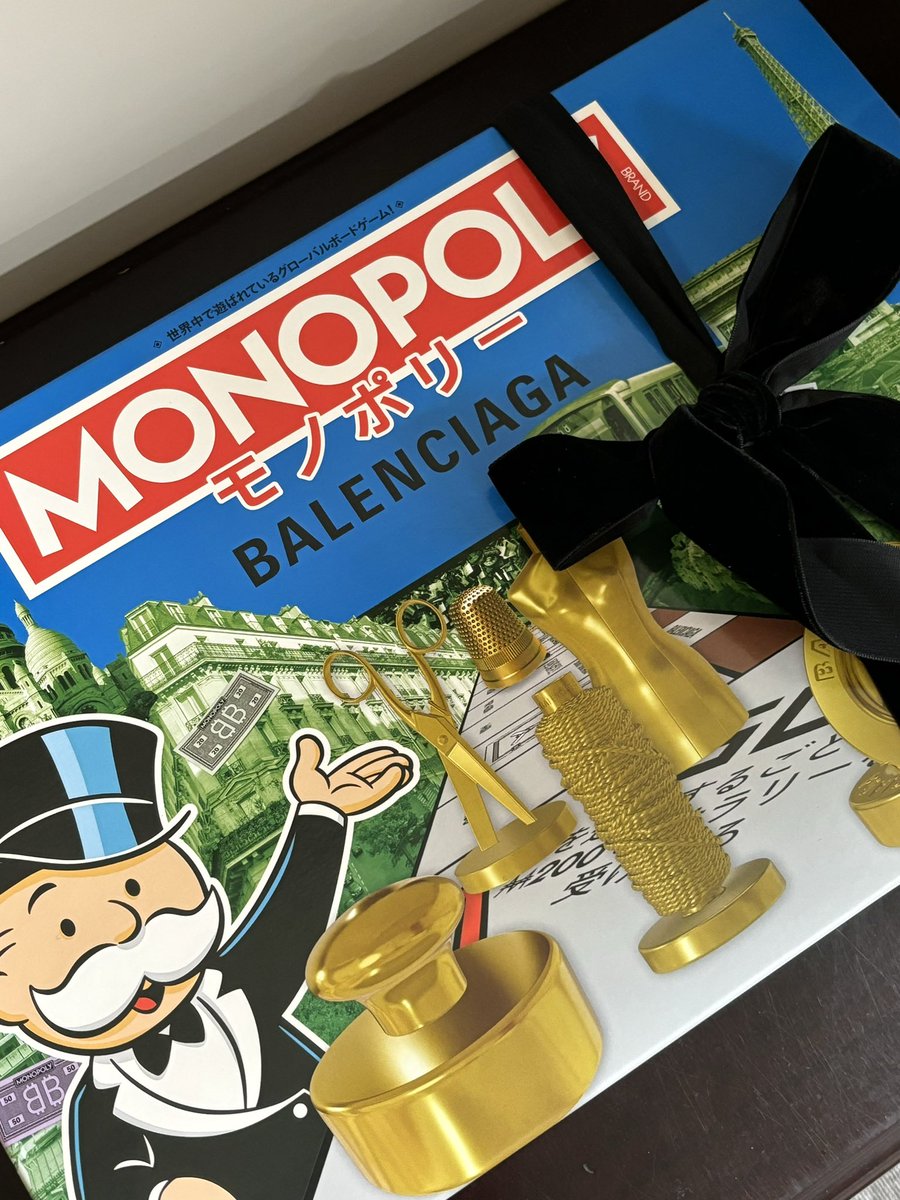 BALENCIAGAから届いたのはオリジナルのモノポリー♟️箱だけでなく、駒