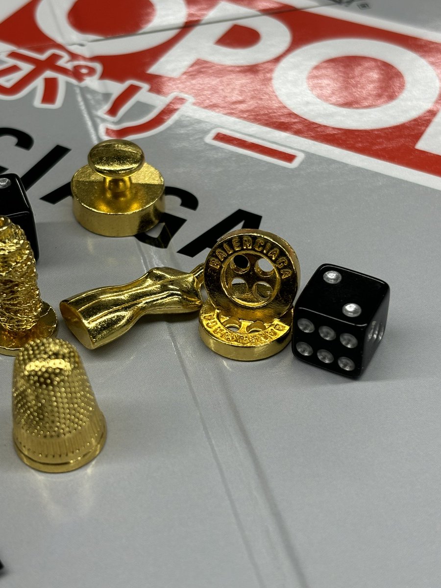 BALENCIAGAから届いたのはオリジナルのモノポリー♟️箱だけでなく、駒