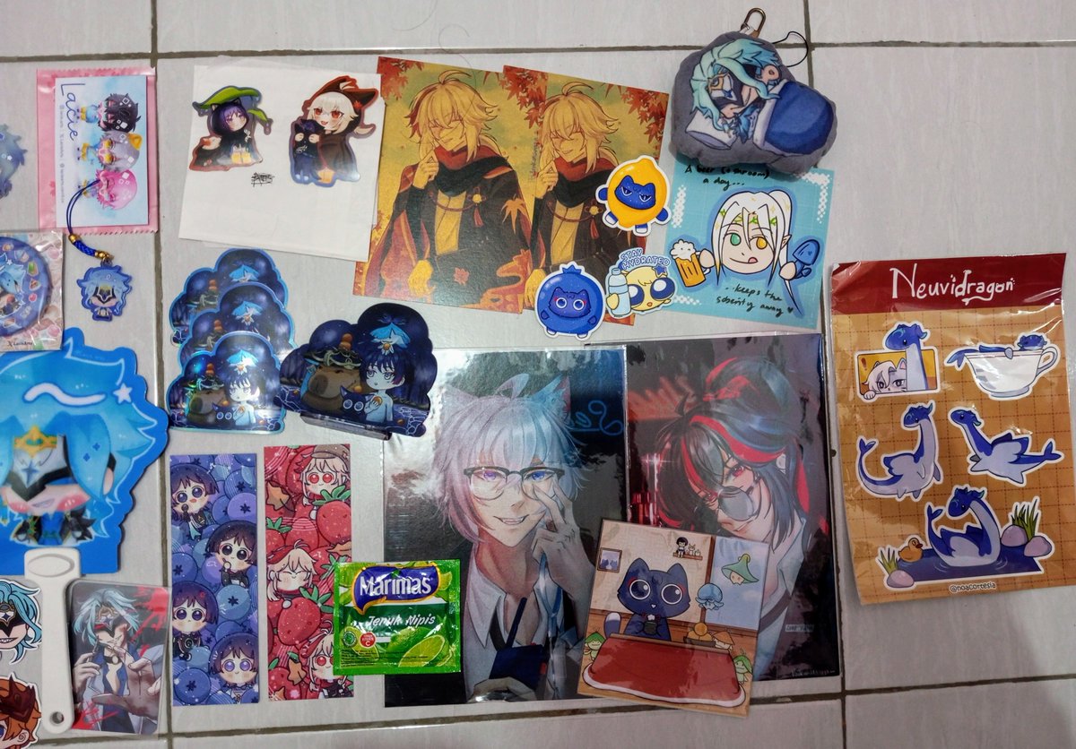 CF21 stuff + others bc I just received the packages (I live in nowhere)
Thank you so much to 
<a href="/LacieArts/">Lacie • レイシー (CF22 PO Open)</a> <a href="/meiriane00/">Meiriane</a> <a href="/Podenkmangga_/">Purin/Podenk 🦊🍁</a> <a href="/BinuMerch/">Binu 🧼</a> <a href="/Yoru_Ru2/">Ruruu 🌟</a> <a href="/miy_uzu/">Miyu</a> <a href="/xqlegfan/">CEO Paha Tvvink</a>  <a href="/kalengtunaa/">kana 🛌</a> <a href="/noacortesia/">🌻</a> <a href="/39Nagi_san/">Nagi39</a> <a href="/zeedraws/">zee @ CF22 CA11</a> !! 💜💜💜