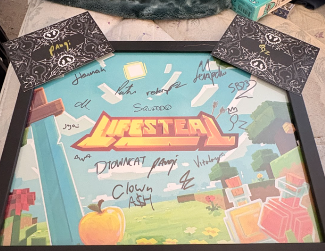 Goose9008's tweet photo. IT CAME!! for some reason it got sent to my mothers house T-T BUT I FINALLY HAVE IT!!! https://t.co/BTUDgXsKAS