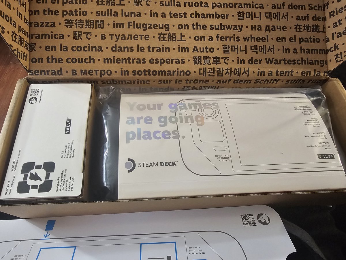 SamuelAsaHorton's tweet image. My big Christmas present: a #SteamDeck! My wife ordered mine just before the #LCD model was discontinued. Merry Christmas, everyone!