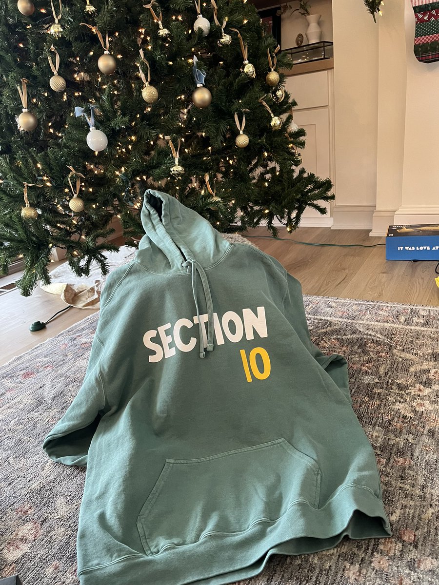 jpredsox9's tweet photo. Merry Christmas! Section 10 in the building! @Section10Pod @Jared_Carrabis @tylermilliken_ @ColeyMick @Steve_Perrault 
#shoutemout https://t.co/EYpWIinOOb