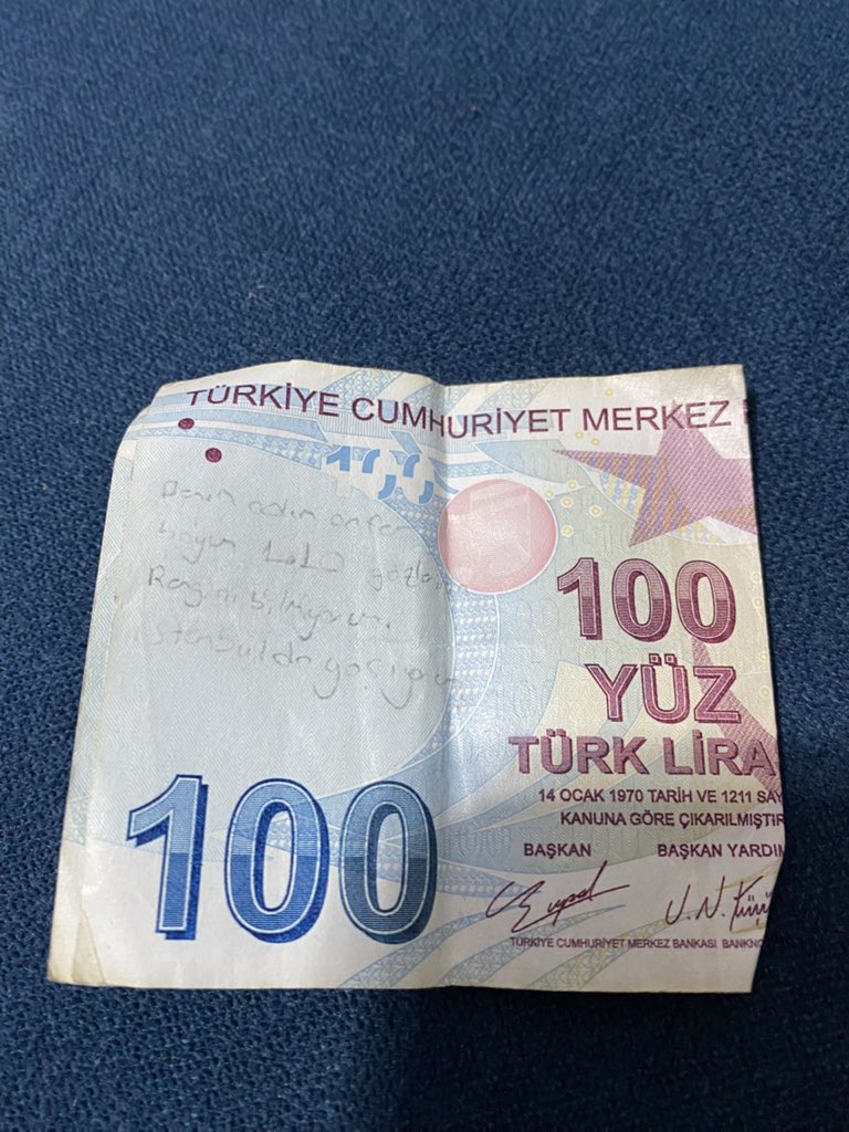 Benim adım Cafer..
Boyum bir 1 on 10 
Gözlerimin rengini bilmiyorum 👀💁🏻‍♀️
İstanbulda yaşıyorum 🫠
Cebimdeki paranın üzerindeki nota bakar mısınız 
Elden ele beğenerek yazana ulaştırabilir miyiz lütfen 🫠