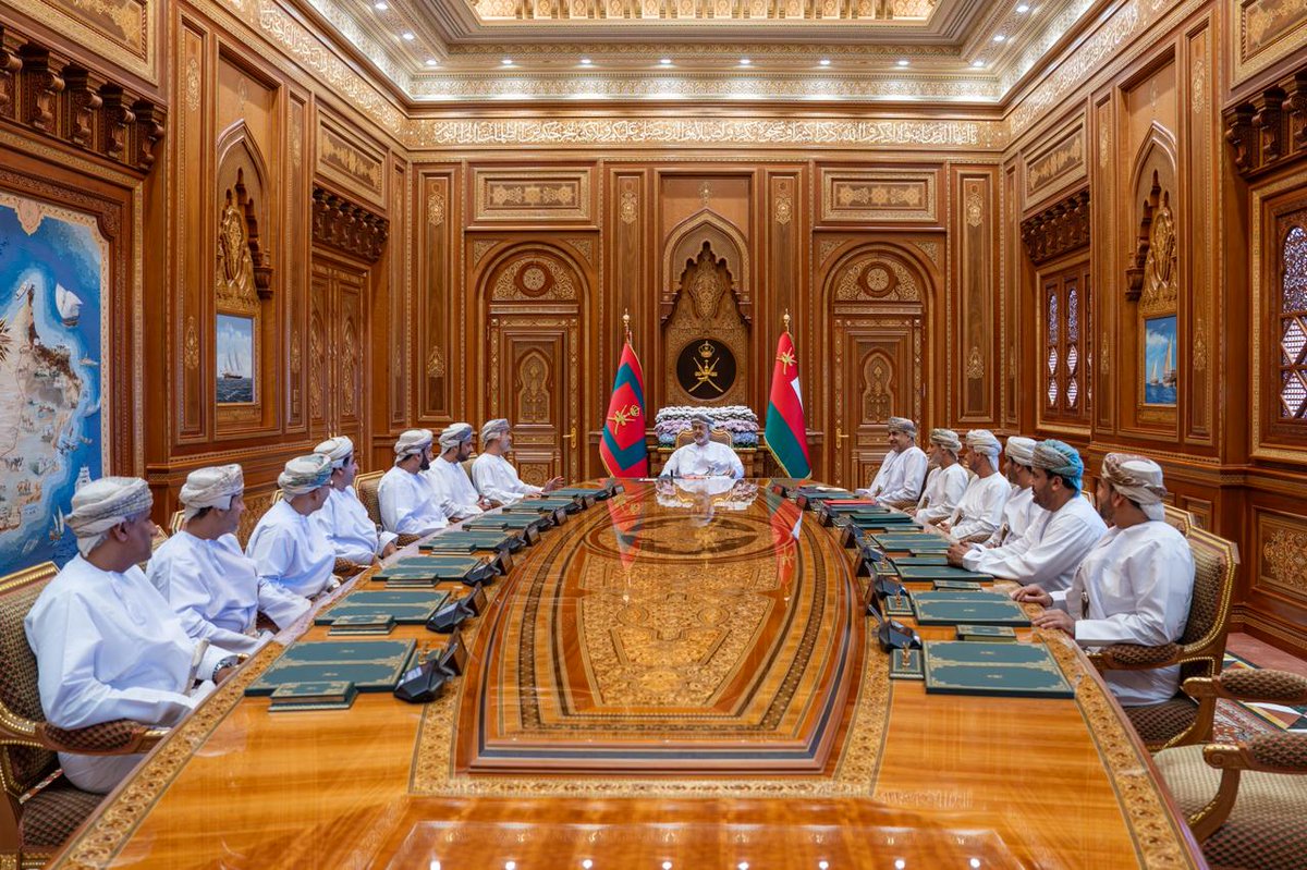 * لقاء اليوم مع المقام السامي كان لقاء طمأنينة قبل أن يكون لقاء عمل؛ شفافية عالية، وصدق في الطرح، وإيجابية تفتح الأفق، وتبعث الثقة في مسار الدولة وقراراتها.

* ما يلفت هو الإحاطة الدقيقة بكل التفاصيل، ليس بوصفها ملفات، بل باعتبارها شؤون مواطنين، تفهم في سياقها الإنساني قبل أن