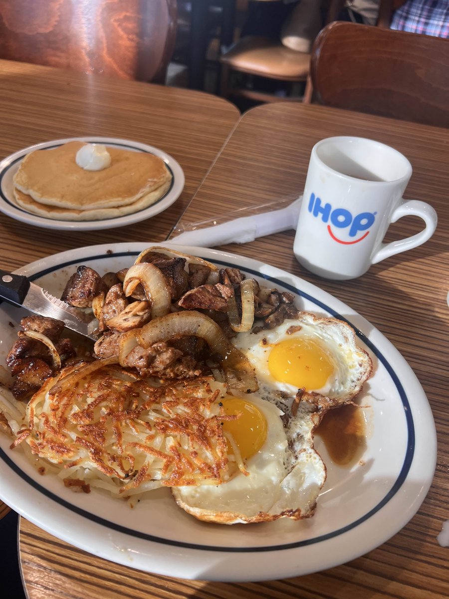 Merry Christmas ladies and gentlemen, I don't remember the last time I went to IHOP but man is it nostalgic