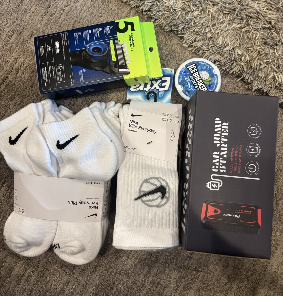 hennycamenzyn's tweet image. grey loot this year #merrychudmas