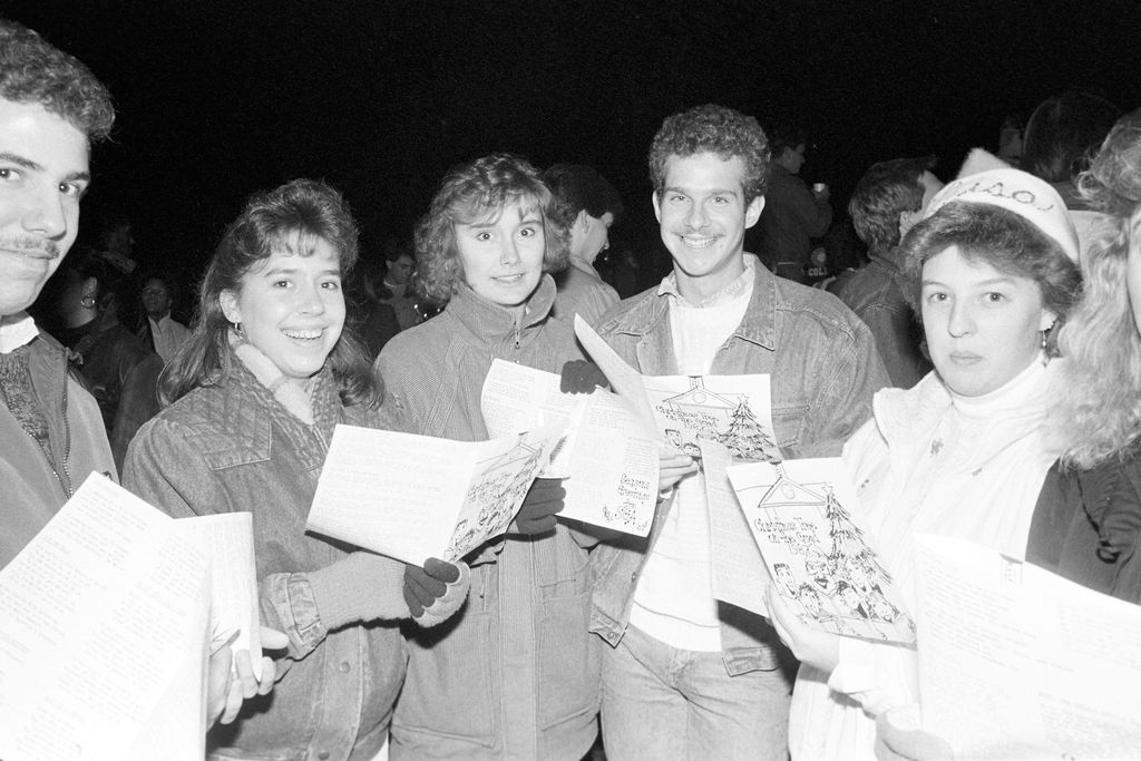 JMUAlumni's tweet photo. #JMUThrowbackThursday
'Tis the season for a throwback! December 1987 Tree Lighting magic! 🎄✨ https://t.co/Z8n6DsHiDB
