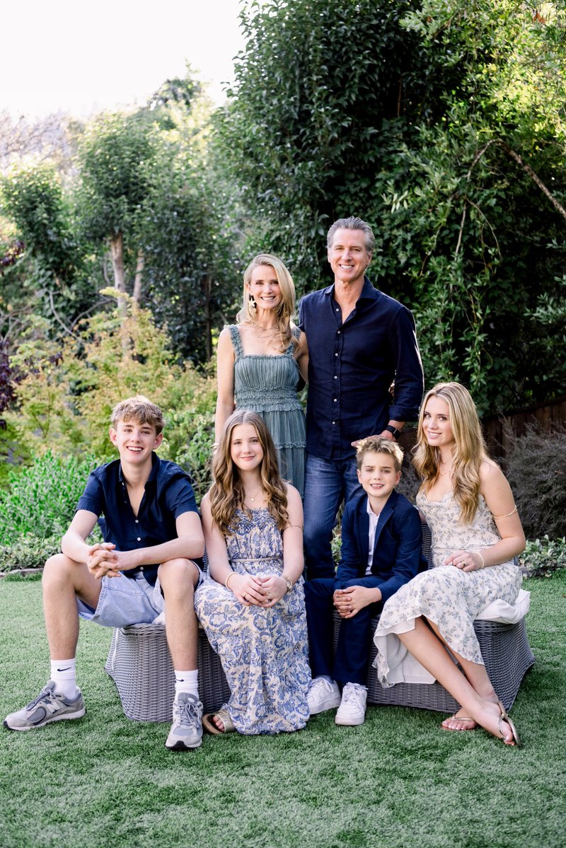 JenSiebelNewsom's tweet image. Our family wishes you all a very Merry Christmas and Happy Holidays! 

Sending love and peace to all.